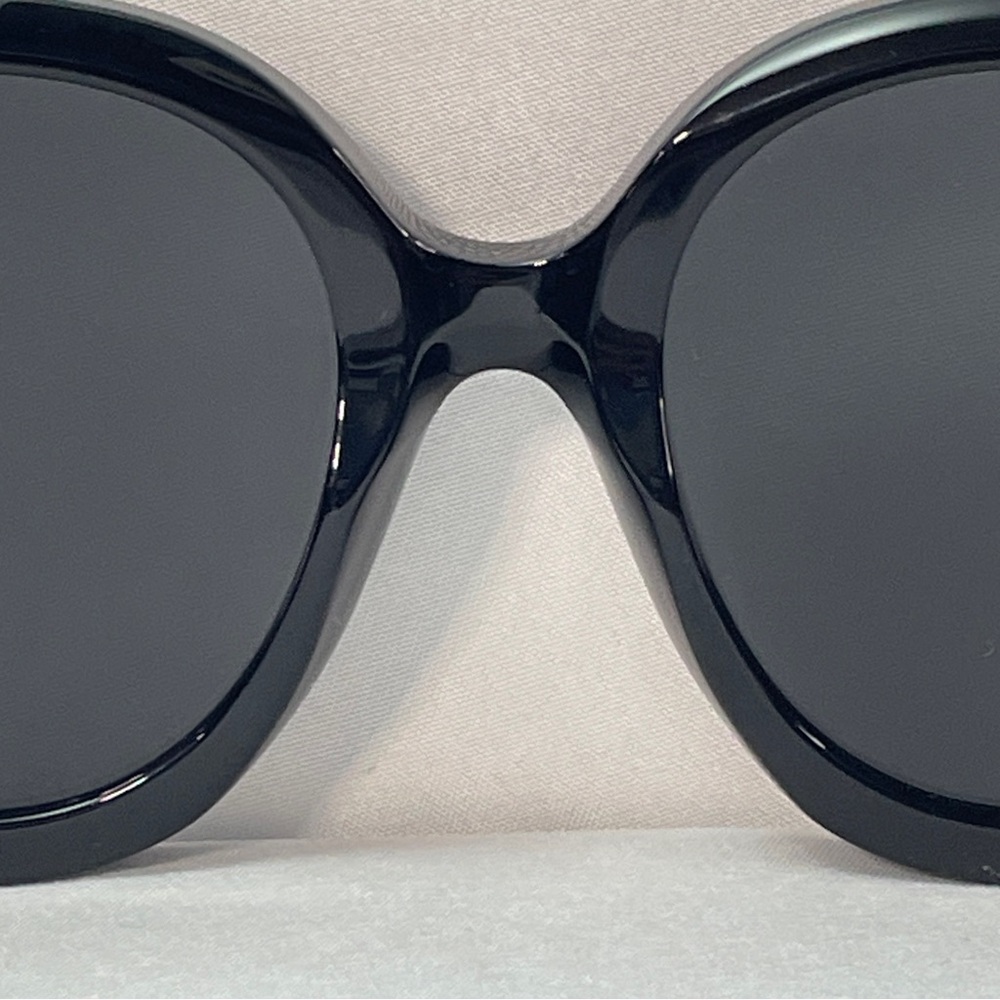 Gucci Women's Black Oversized Sunglasses - Picture 7 of 15